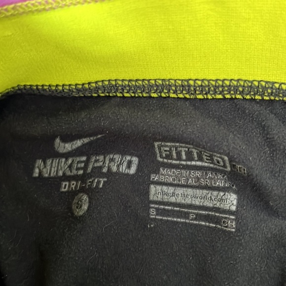 Nike Capri Workout Leggings - Picture 2 of 8